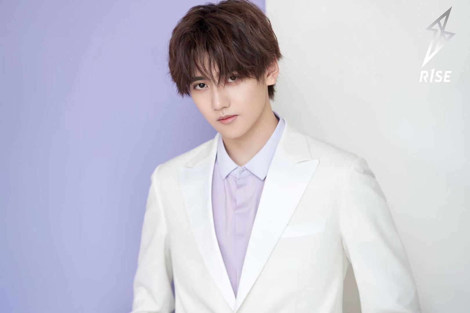 R1SE 焉栩嘉 干净帅气.jpg R1SE 焉栩嘉 干净帅气.jpg